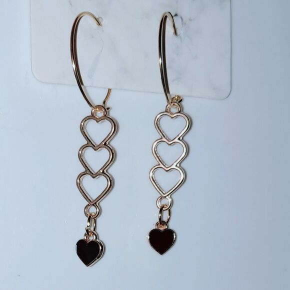 ๐5/$18 Handmade GoldโTriple Heart Earrings - Picture 4 of 7